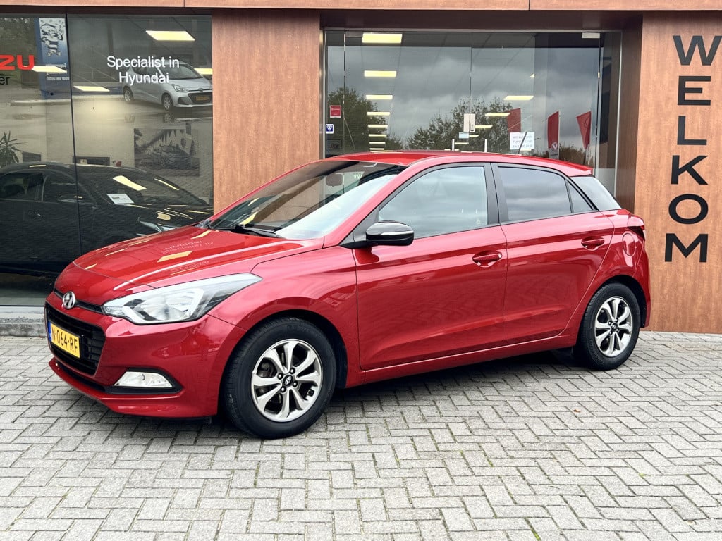 Hyundai I 20 1.2 hp i-motion premium | stuur/stoelverw. | radio | airco