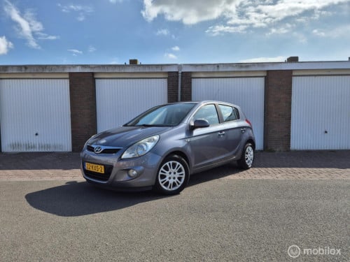 Hyundai I 20 1.2i dynamicversion / 5-deurs / dealeronderhouden/ airco / par