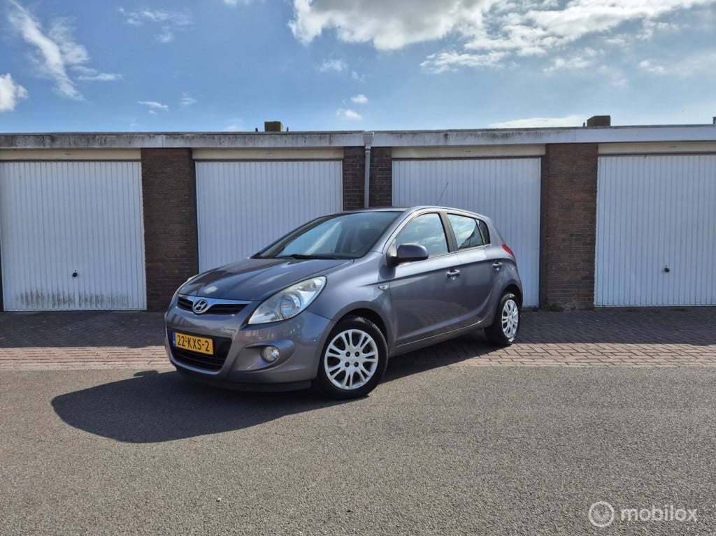Hyundai I 20 1.2i dynamicversion / 5-deurs / dealeronderhouden/ airco / par