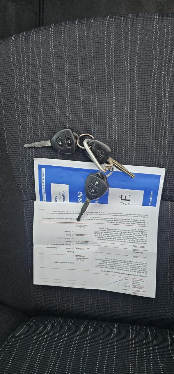 TE KOOP TOYOTA AURIS 1.6 16V SOL MET TREKHAAK