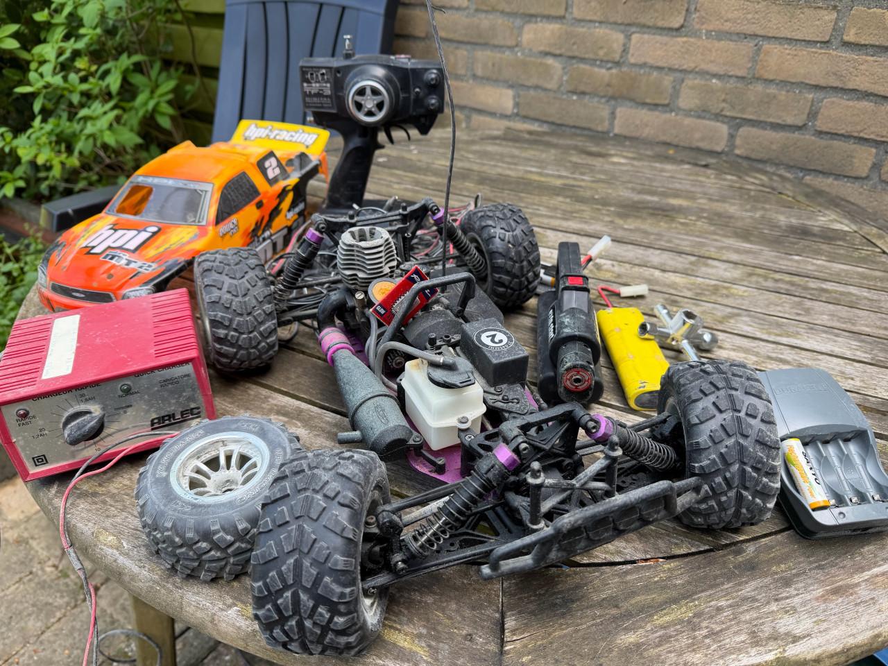 Radiografisch bestuurbare model auto 4x4