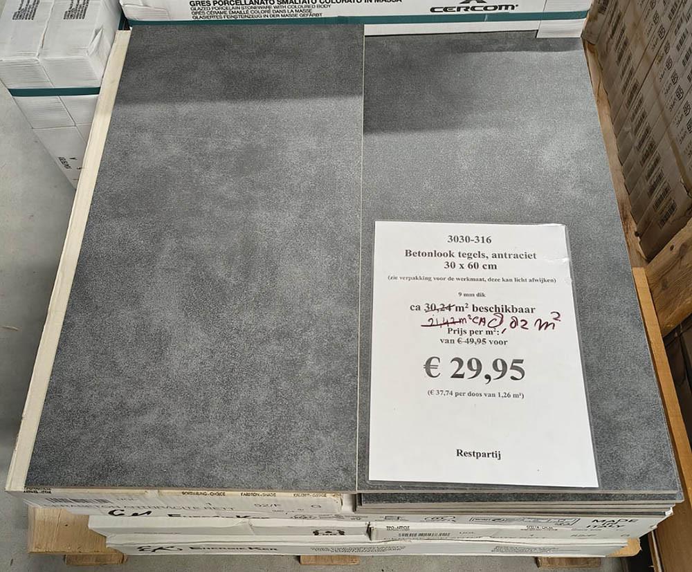 3030-316 7,5 m² betonlook tegels, antraciet, 30x60 cm, van € 49,95/m² voor