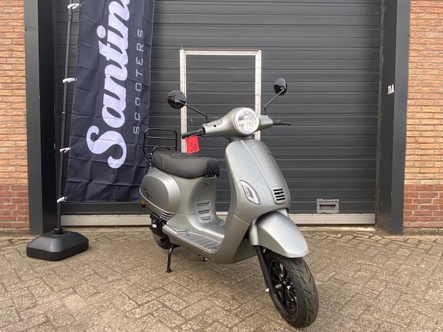 Nieuwe scooters santini capri euro 5 nu 1799 euro direct leverbaar