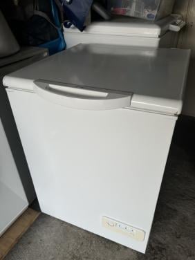 Nieuwe A+ klasse vrieskist 86x60x60 cm. Netto Inhoud vriezer 140 liter