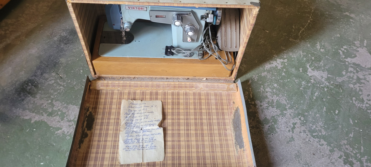 Vintage naaimachine in koffer