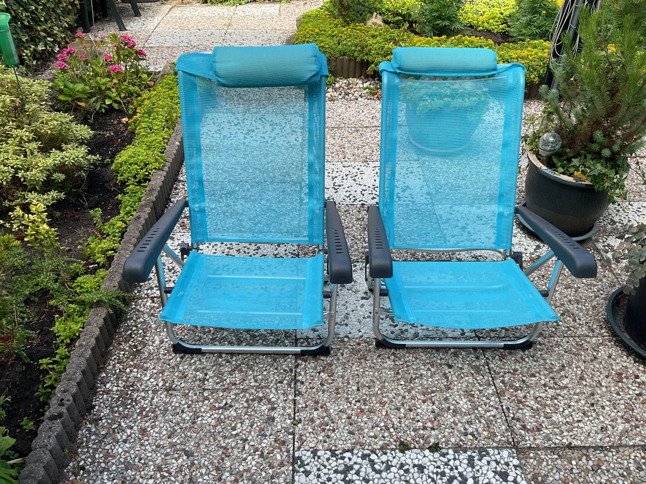 2 strandstoelen  zijn als nieuw