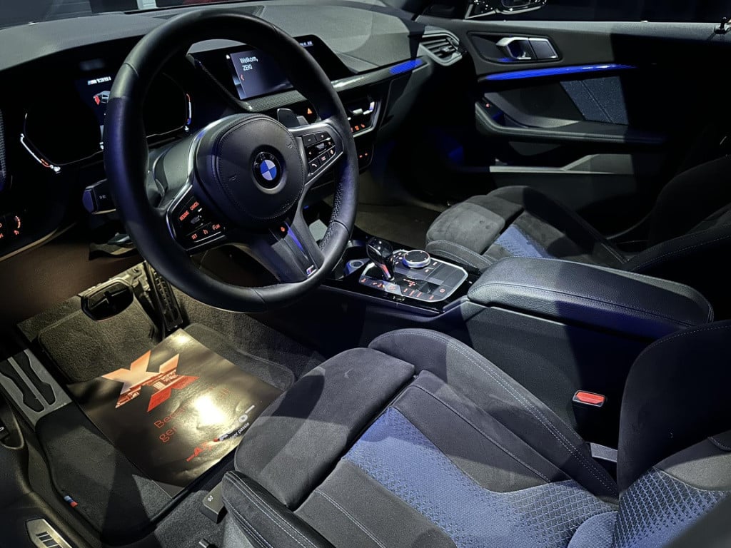 BMW 1 Serie m135i xdrive high executive *keyless*19inch*comfortpackproff*