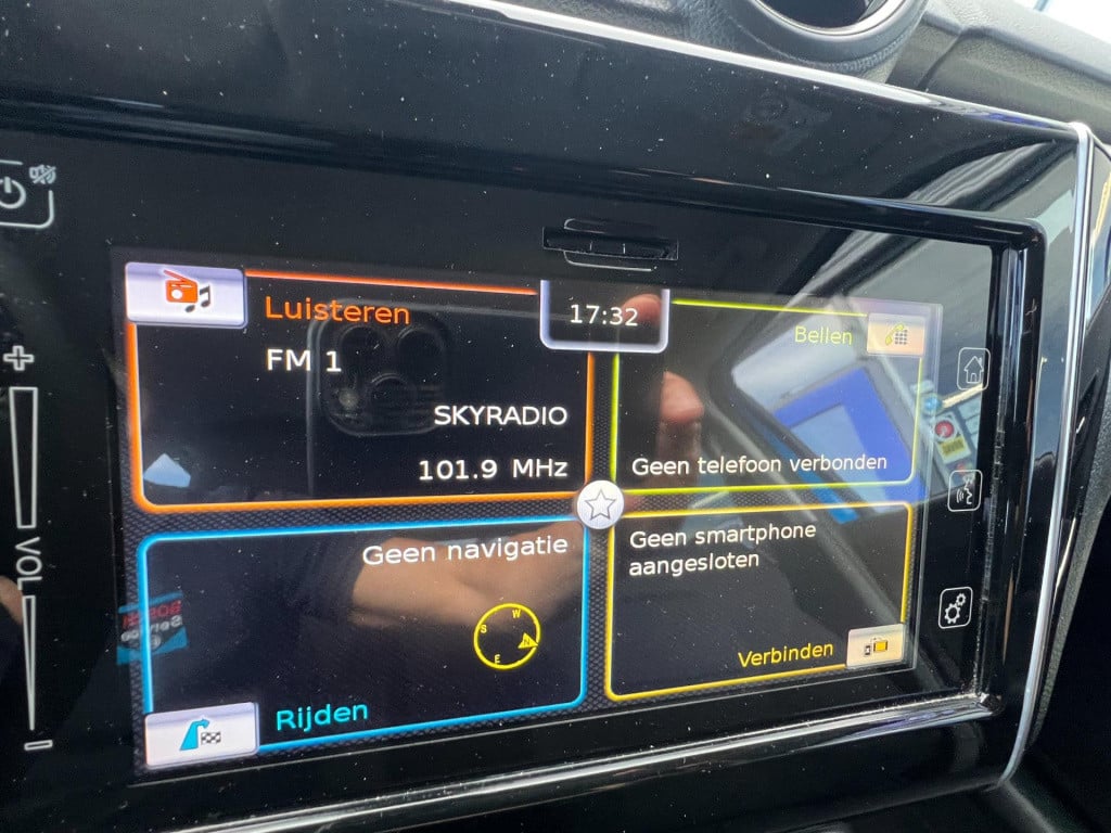 Suzuki Swift 1.0 stijl smart hybrid, camera, carplay enz...
