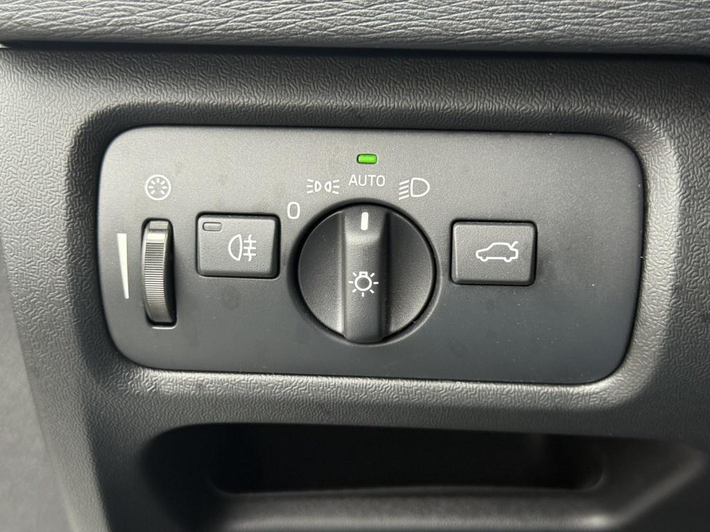 Volvo V40 t2 123pk aut6 polar+| navi| cruise| stoel.verw| led| pdc