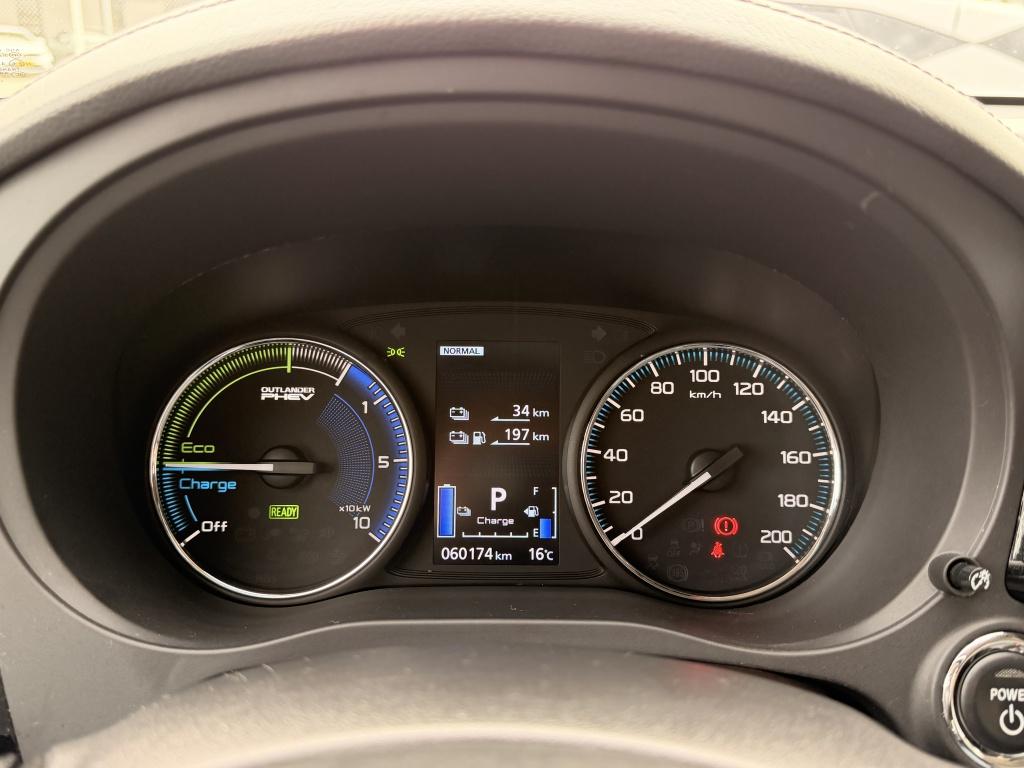 Mitsubishi Outlander 2.4 phev intense+ | navigatie | cruise control (adapti