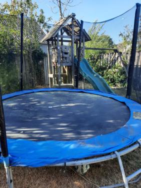 Viking Sport Trampoline met een doorsnede van 300 cm.