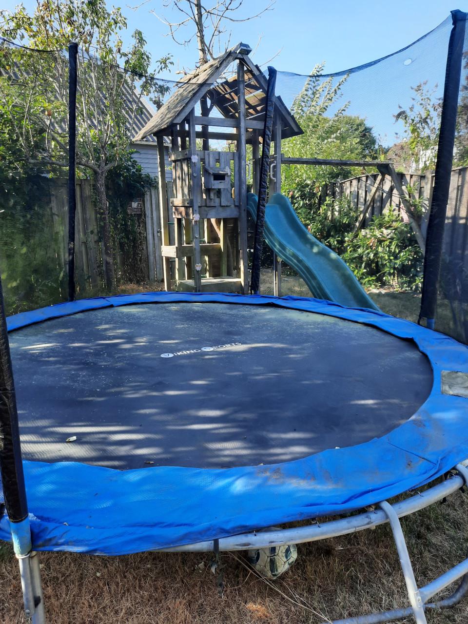 Viking Sport Trampoline met een doorsnede van 300 cm.
