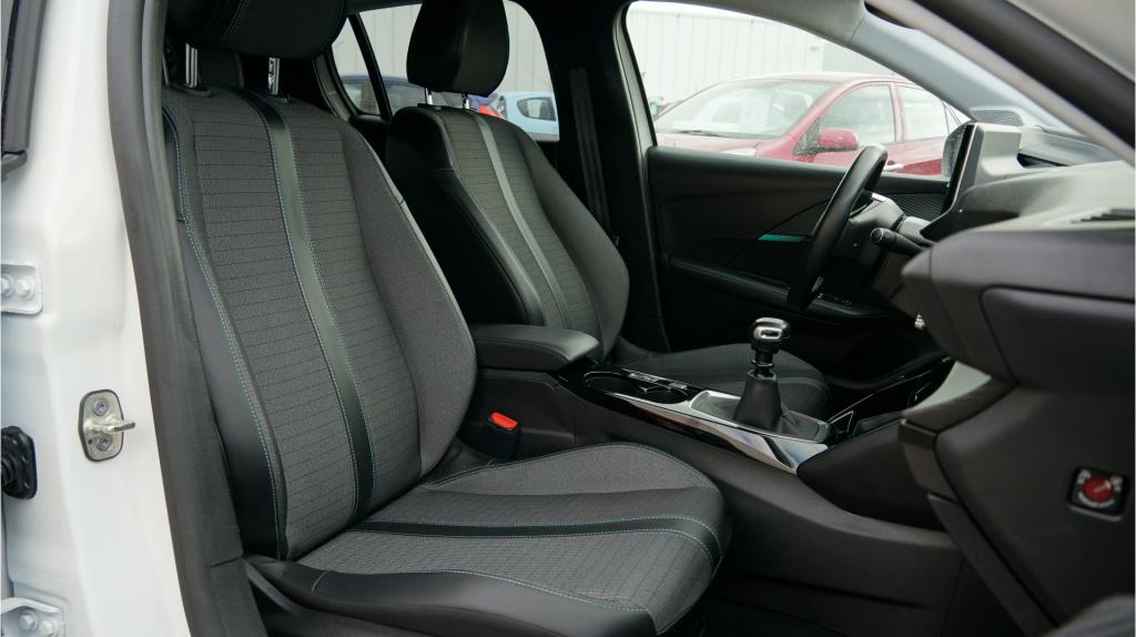 Peugeot 208 1.2 puretech allure pack rijklaar incl garantie