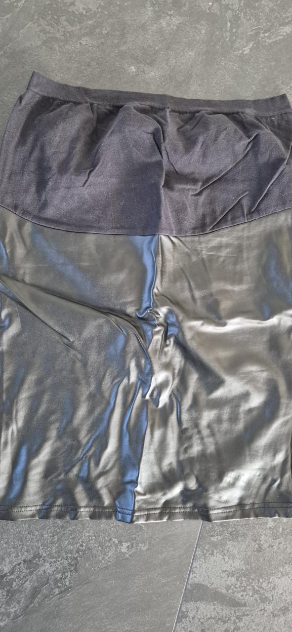 Meerdere zwangerschapsbroeken en rokken maat M