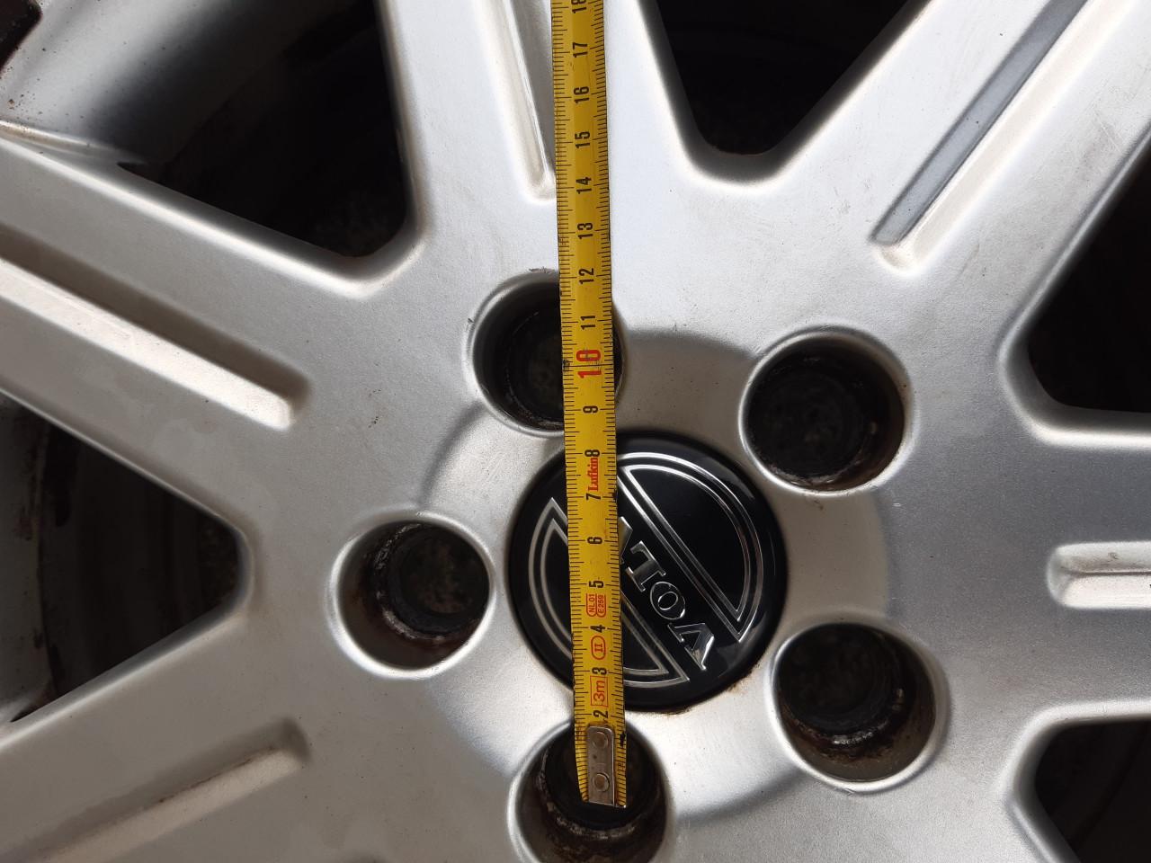 Originele Volvo lichtmetalen velgen 2 sets