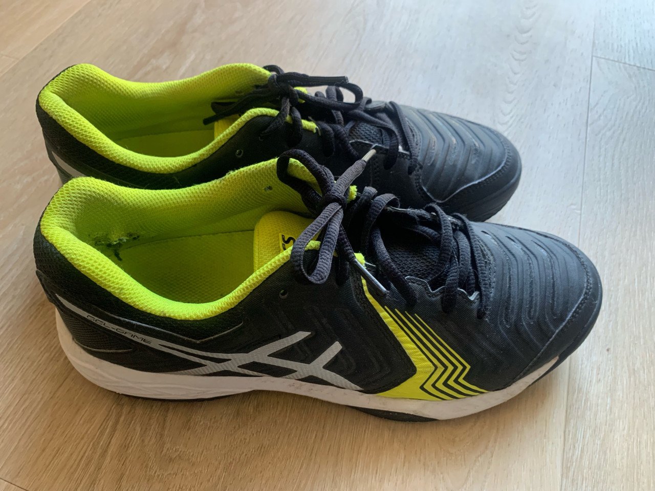 Aesics maat 41,5 zaal of gymschoenen