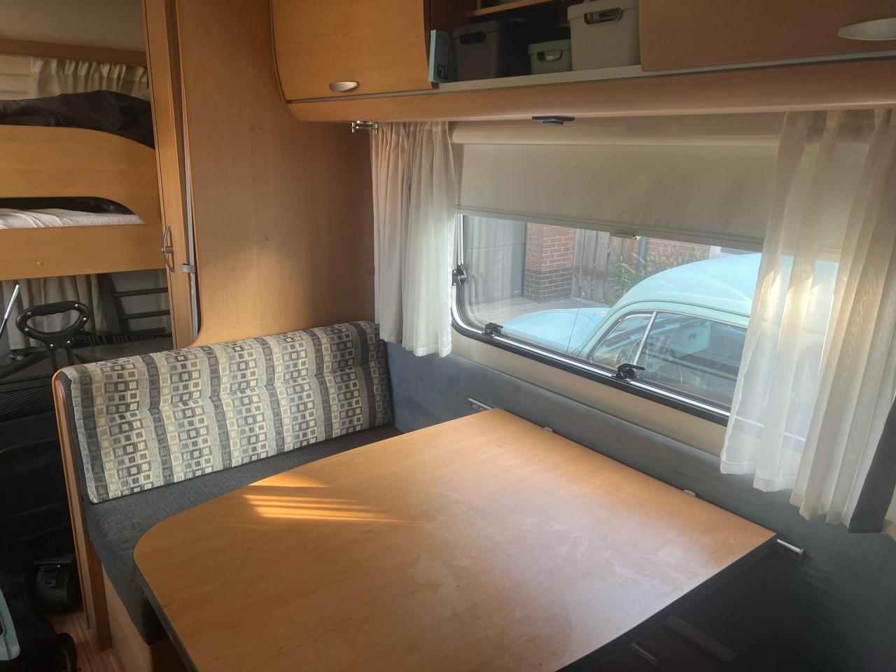 6-persoons knaus Südwind caravan met stapelbed