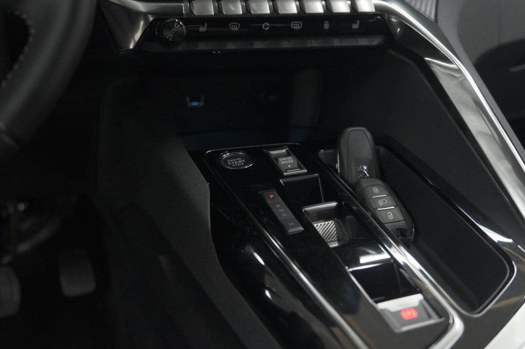 Peugeot 5008 puretech 130 eat8 active pack | 7 zitplaatsen | camera | navig