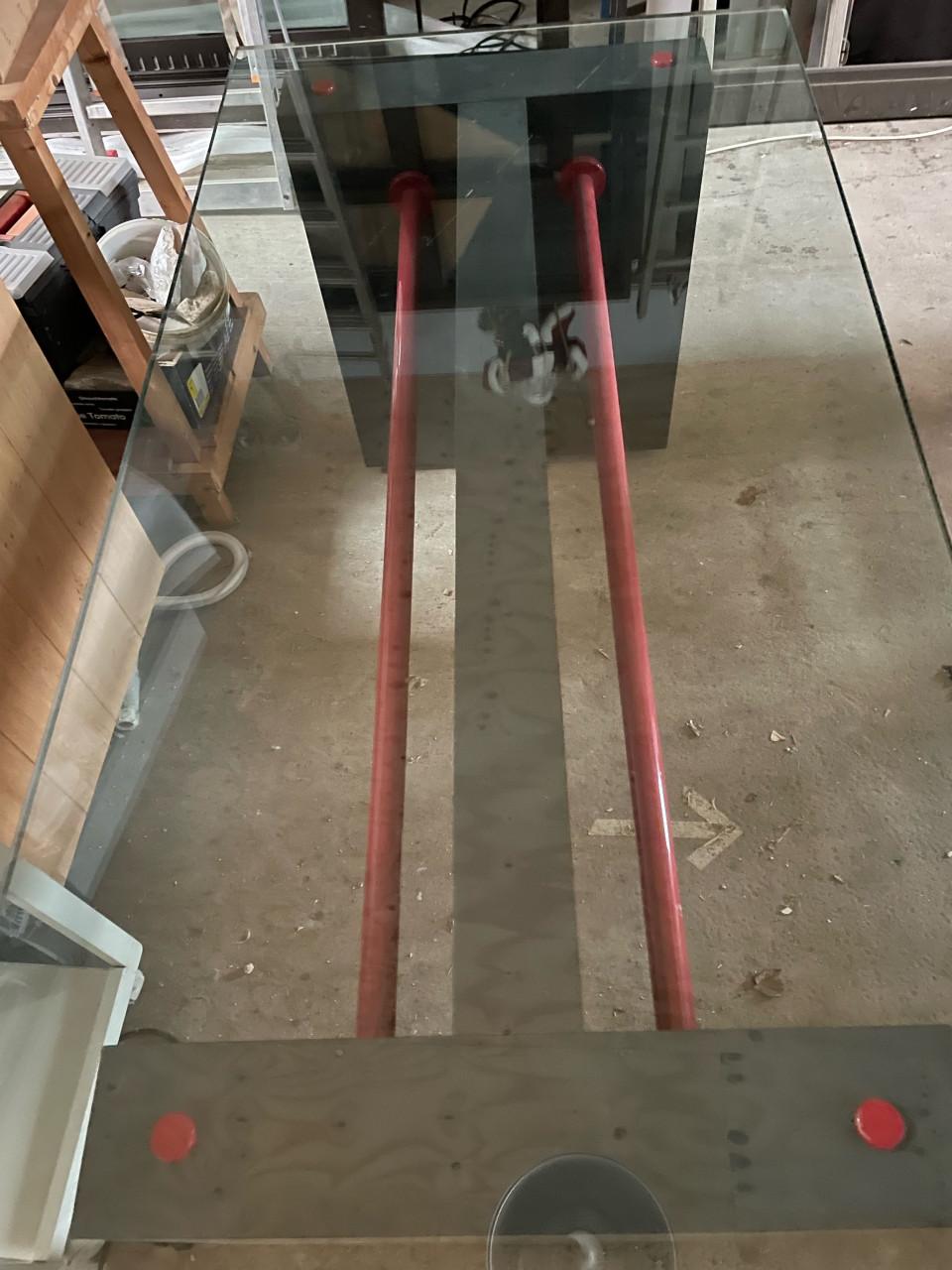 Bureau/ side table design in glas