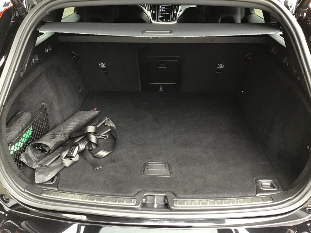 Volvo V60 2.0 t6 awd r. r-des. audio & park assist & climate line