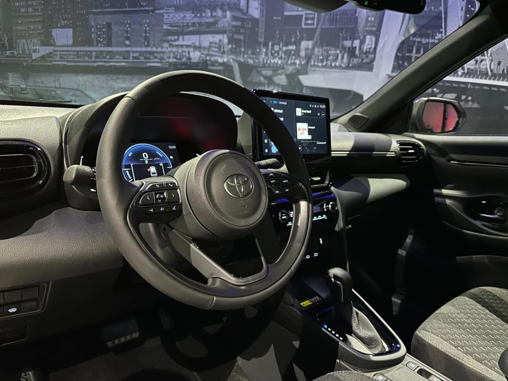 Toyota Yaris Cross 1.5 hybrid 130 dynamic *acc*winterpakket*camera*17inch*