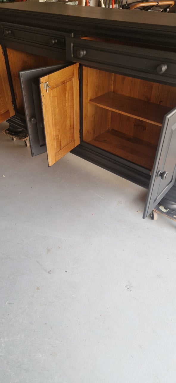 Mooi massief eiken dressoir in mat zwarte kleur