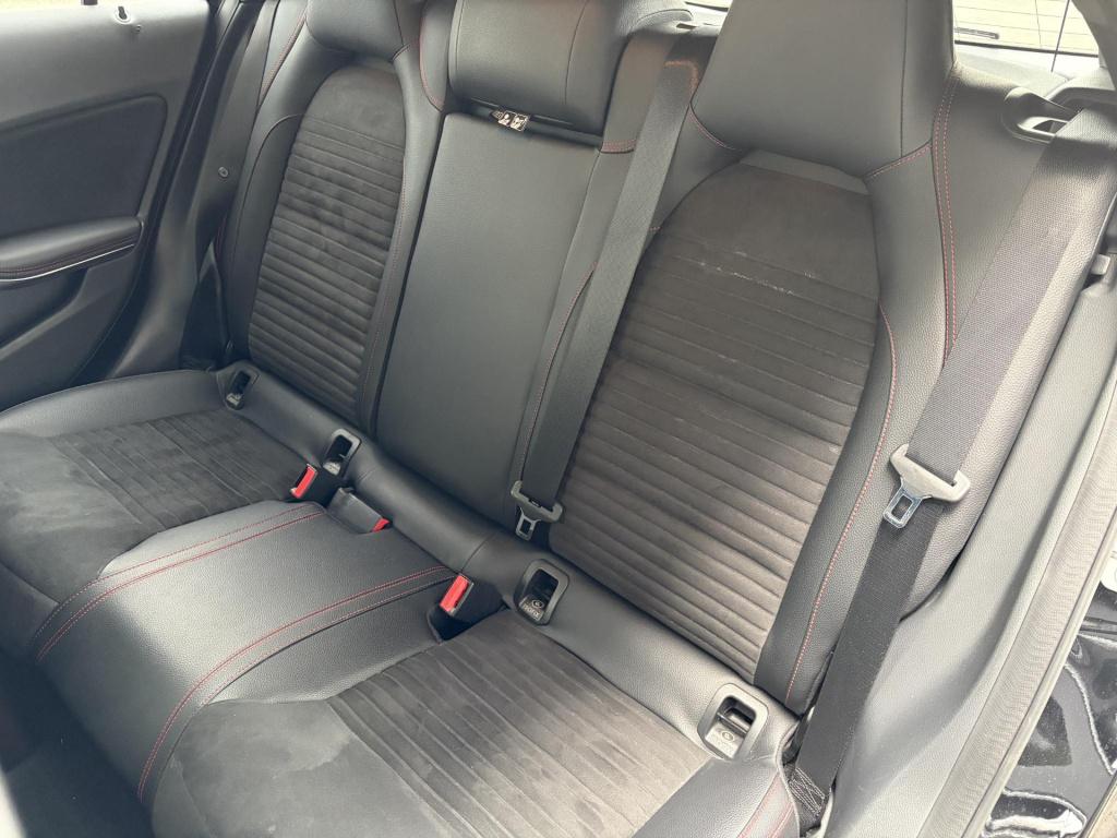 Mercedes-Benz A-Klasse 180 amg night edition plus