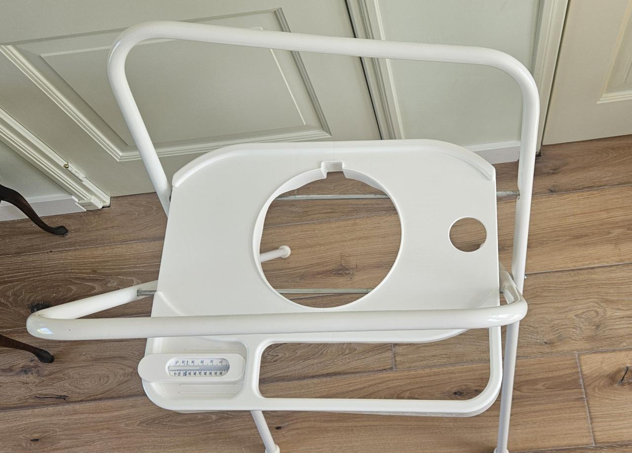Babybadje, standaard, thermometer.