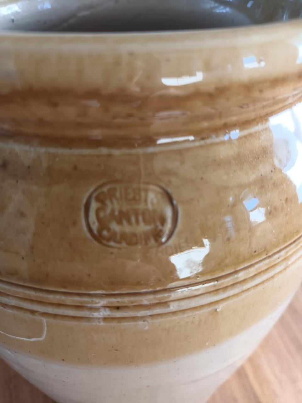 Antieke tweekleurige (voorraad)pot, gemerkt