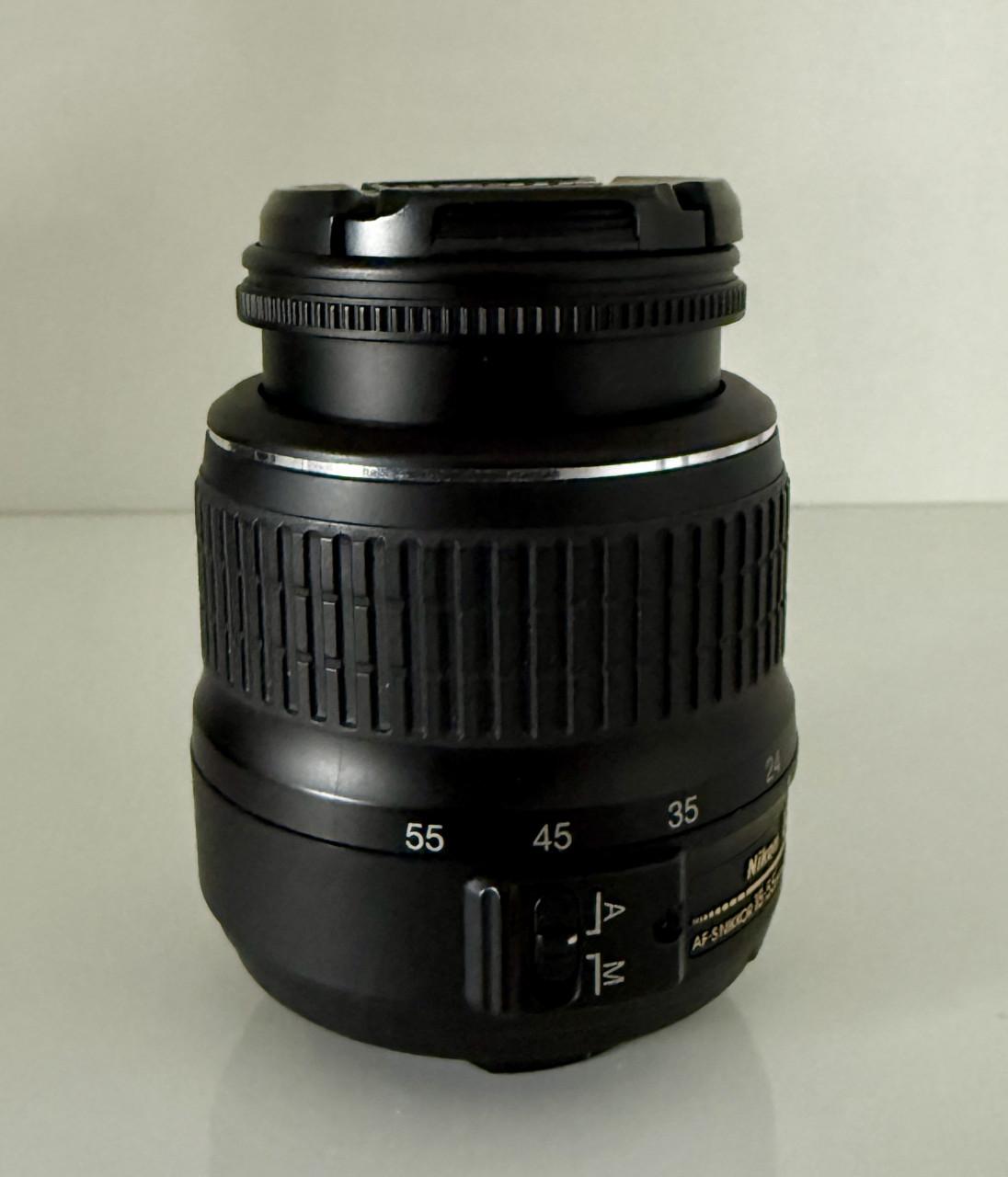 Nikon D40 met Nikon AF-S 18-55mm 3.4-5.6 DX zoomlens