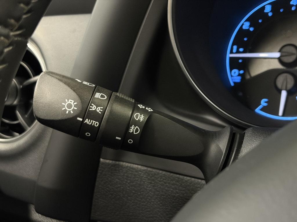 Toyota Auris 1.2t volcano edition
