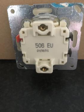 4 stuks Jung sokkel inbouw wisselschakelaar nr. 506 EU