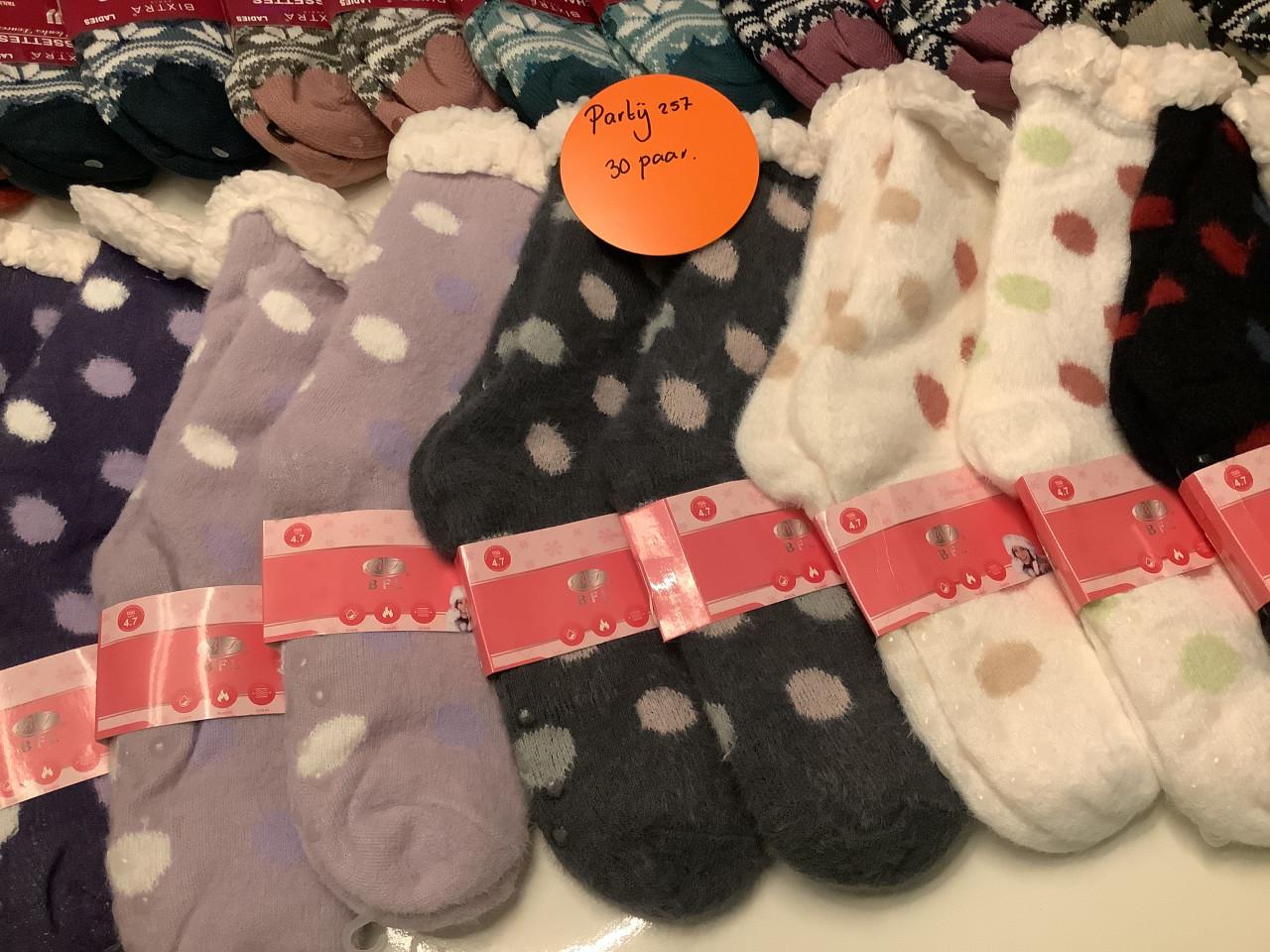 Partij leuke fluffy huissokken. (Partij 257)