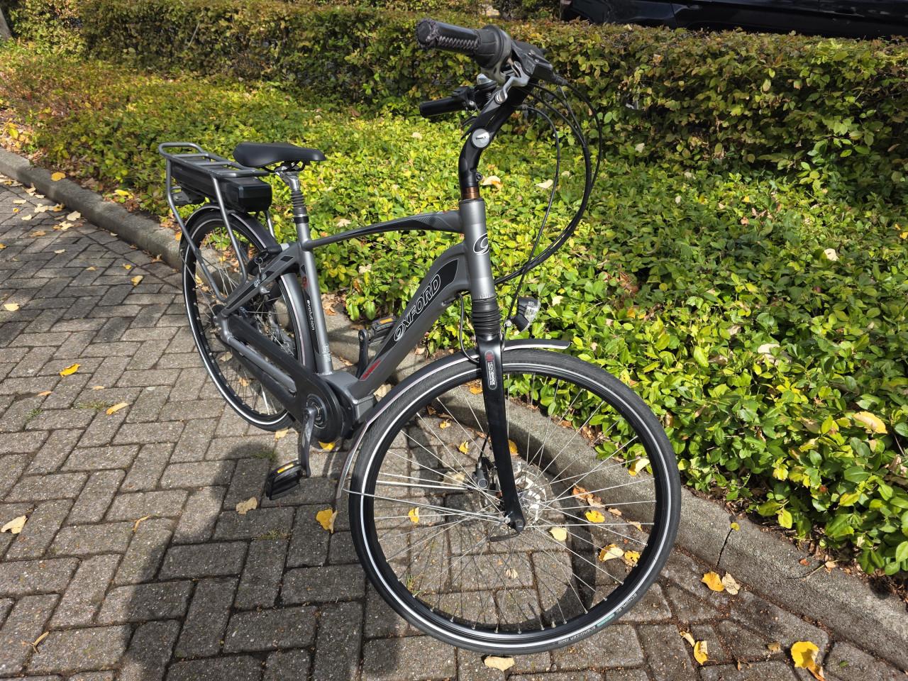 Keurig nette Oxford elektrische heren fiets met Shimano middenmotor