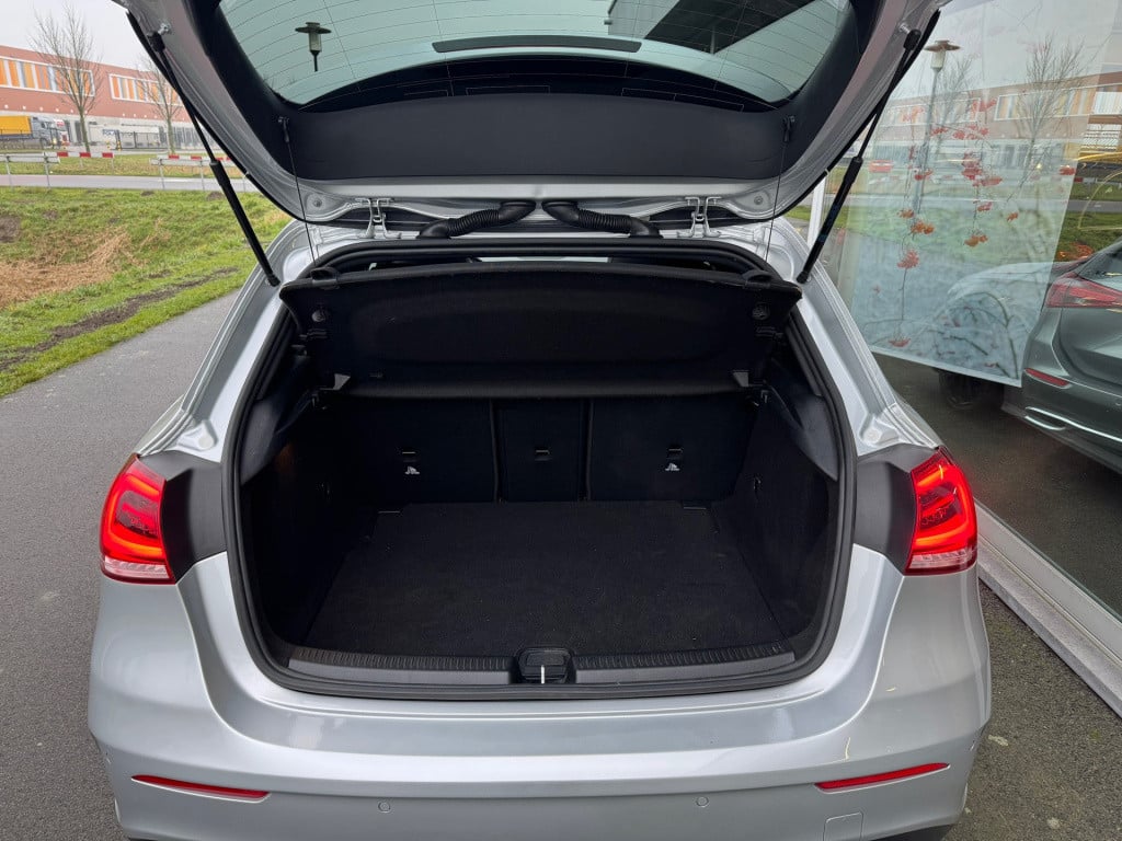 Mercedes-Benz A-Klasse 180 business solution amg night -pakket automaat , p