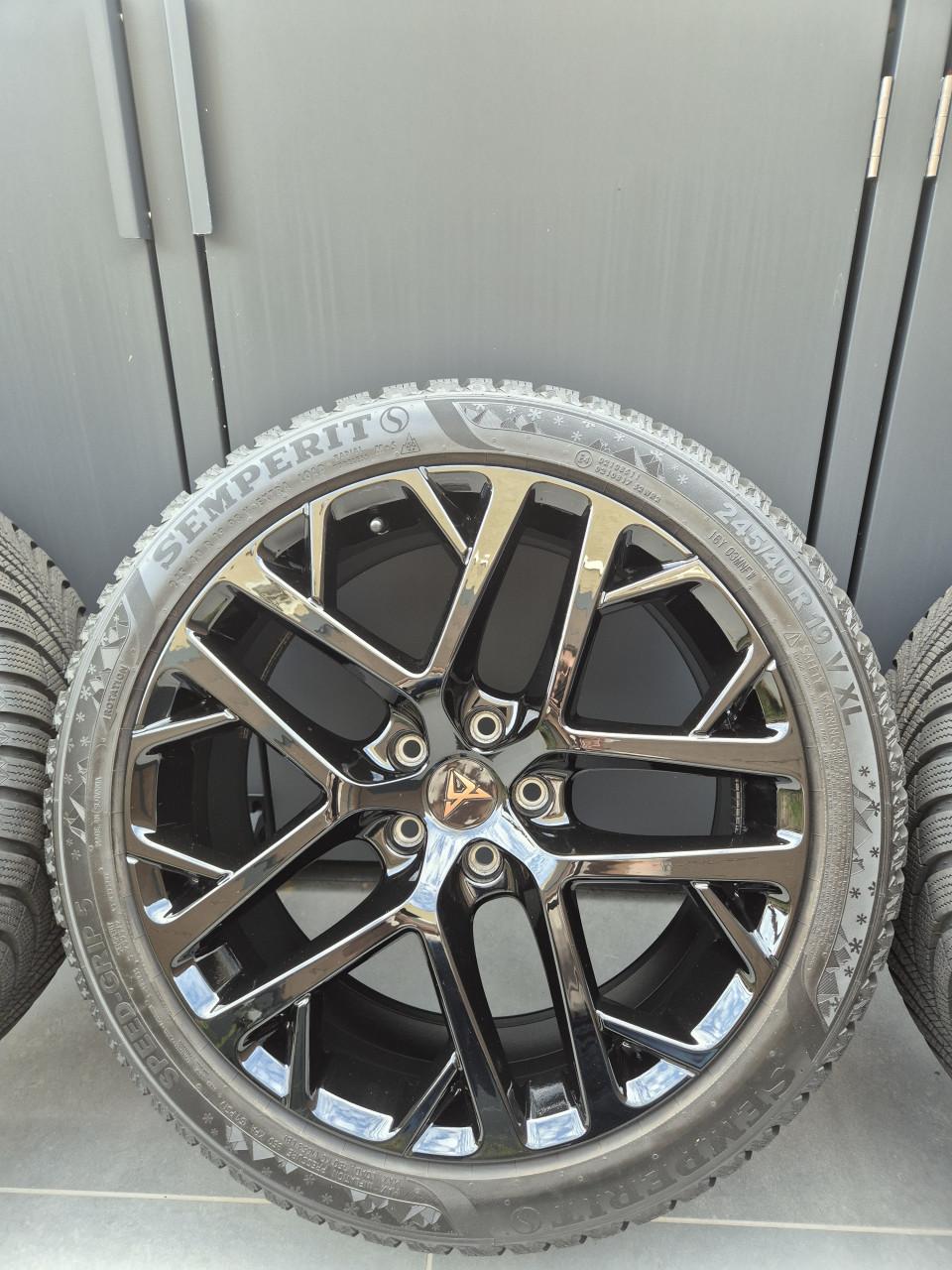 Nieuwe Semperit Speed-Grip 5 winterbanden met 19 inch velgen