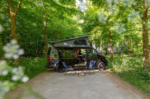 Buscamper met vast bed te huur