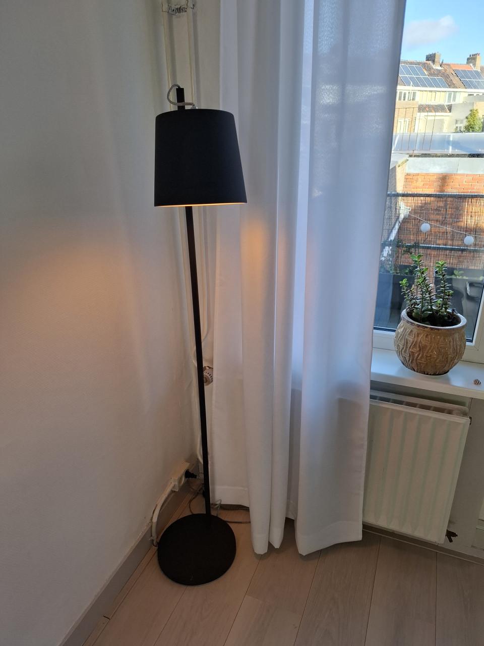2x Zwarte sfeer lamp en bureau lamp