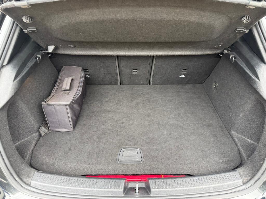 Mercedes-Benz A-Klasse 250 e business solution amg limited soh 96%