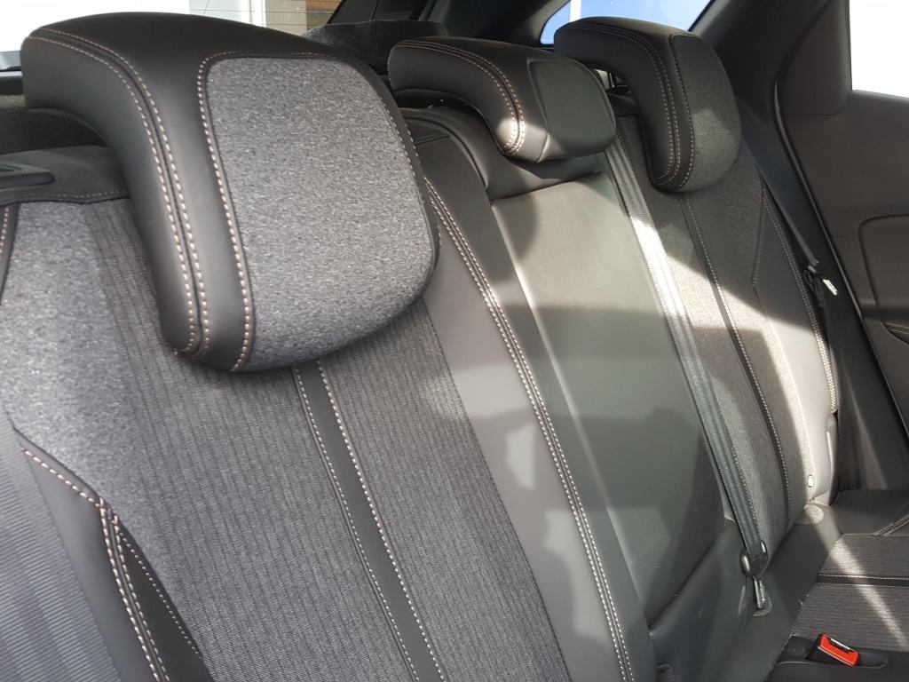 Peugeot 3008 1.2 puretech 130pk s&s gt-line trekhaak afneembaar | apple car