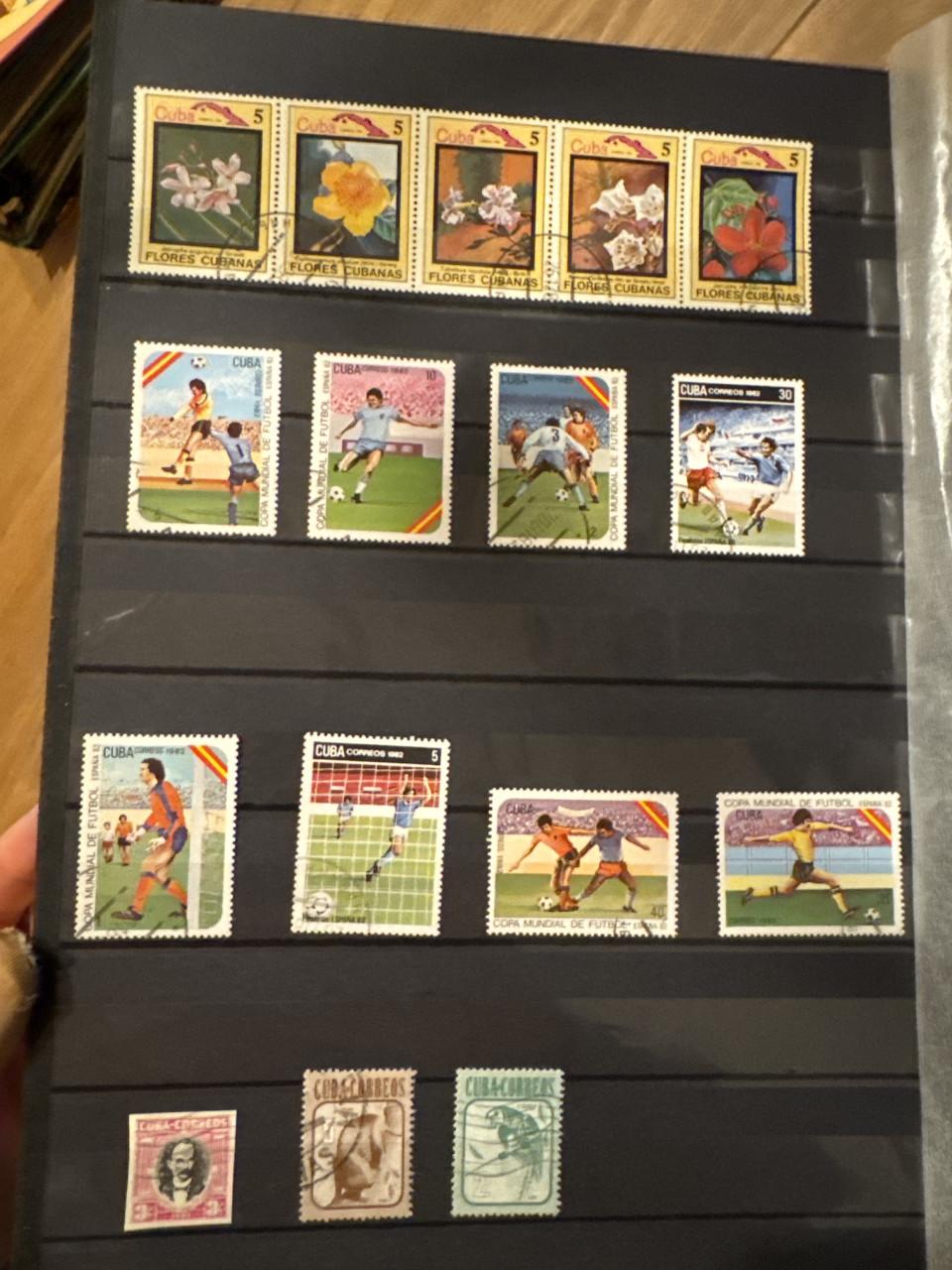 Complete postzegelverzameling – 4 albums – Wereldwijd & thematisch