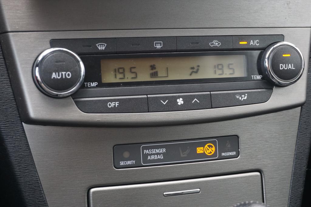 Toyota Avensis wagon 2.0 vvti business automaat - climate / cruise / camera