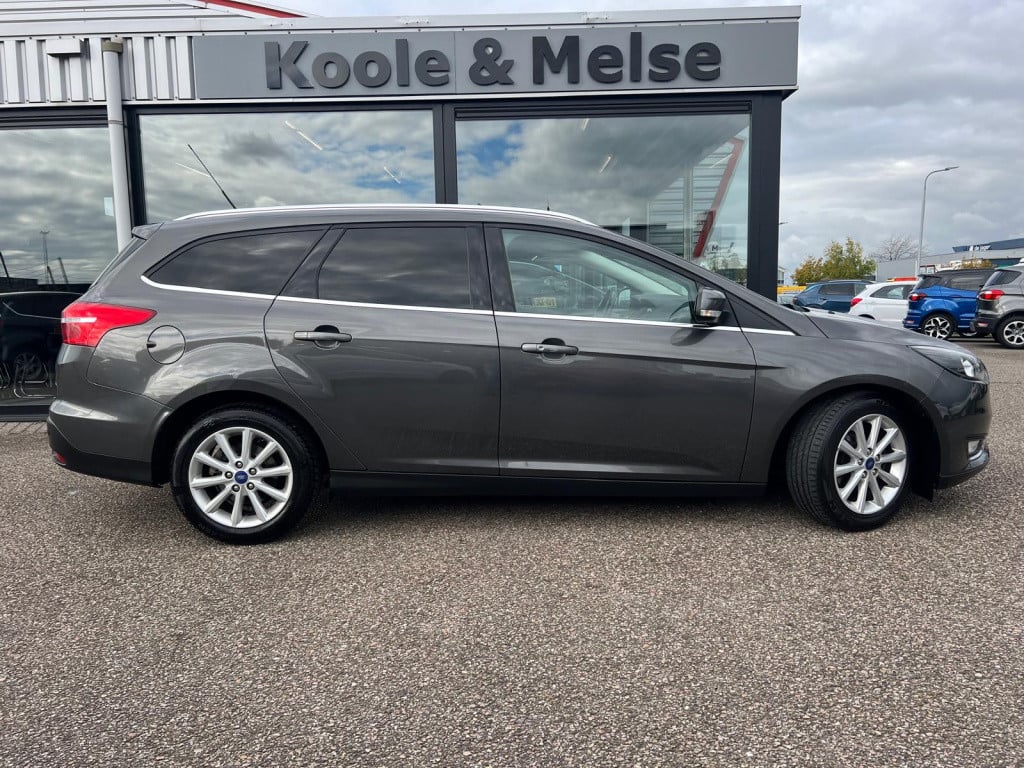 Ford Focus 1.0 ecoboost 125pk titanium , trekhaak , prijs incl nieuwe distr