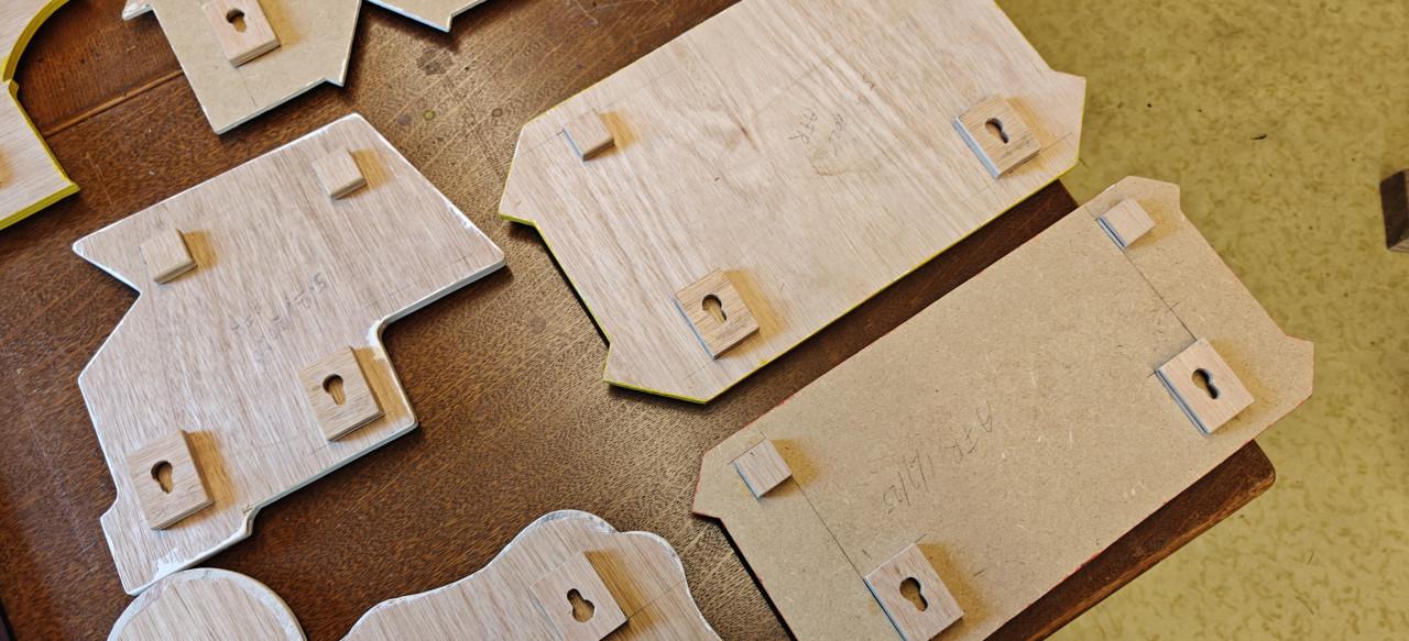 Fleur u Mancave op verschilde Logo’s  van Artiesten .