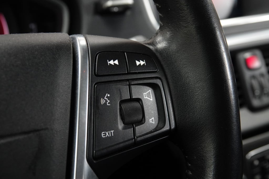 Volvo V40 2.0 t3 momentum | cruise | pdc | leder |