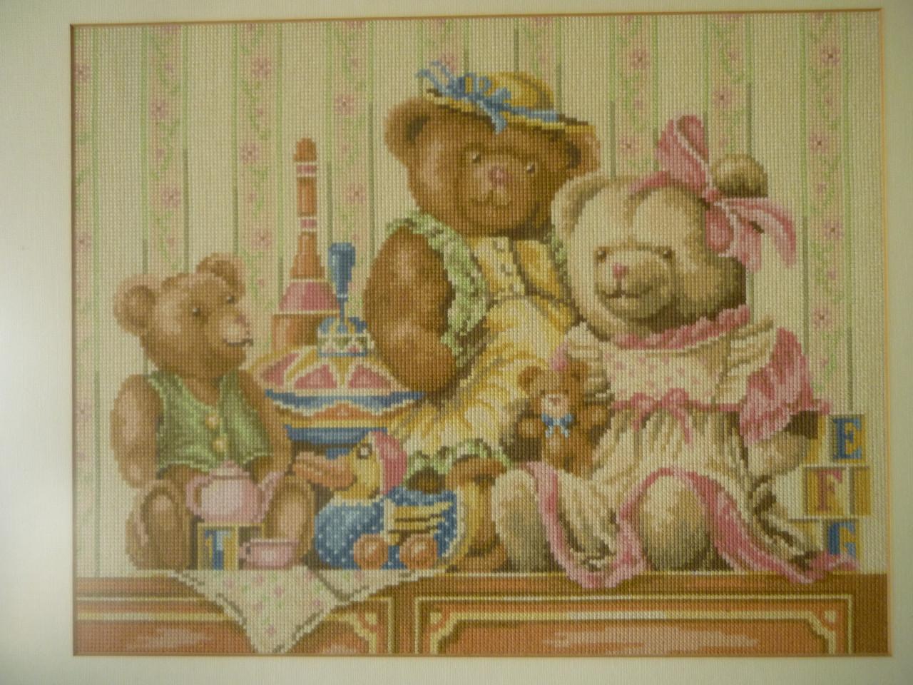 Voltooide kruissteek – Lanarte Beren en Speelgoed in lijst 62x51 cm