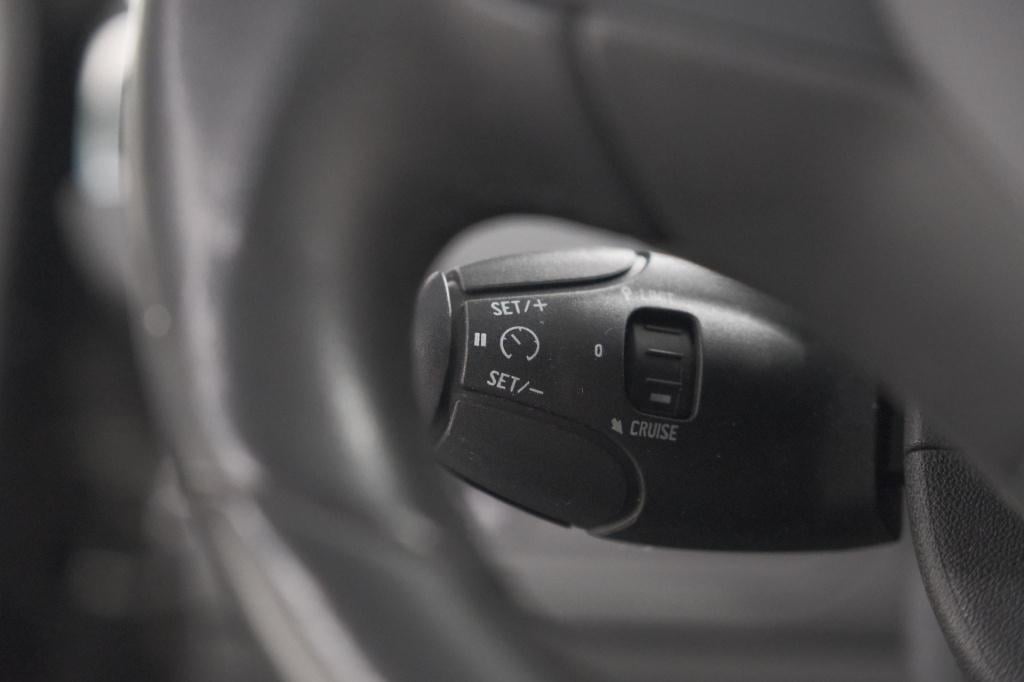 Peugeot 208 puretech 82 signature | parkeersensoren | apple carplay | navig