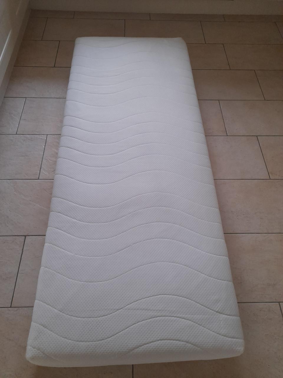 Schoon matras 80x 200 x 20 dik (in goede nette staat )