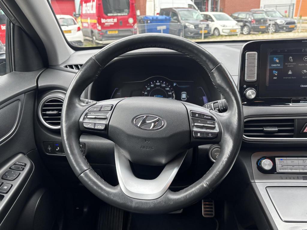 Hyundai Kona ev premium 64 kwh soh 95%