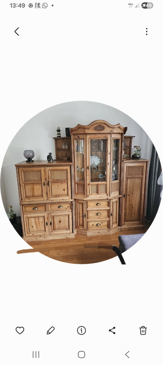 Wandmeubel met tv kast en vitrinekast
